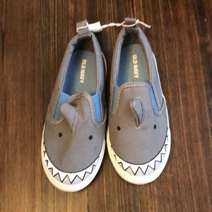 Old Navy Shark Toddler Slip-On Shoes (Sz9)